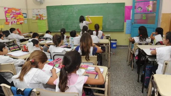 clases-aula-maestro-alumnosjpg